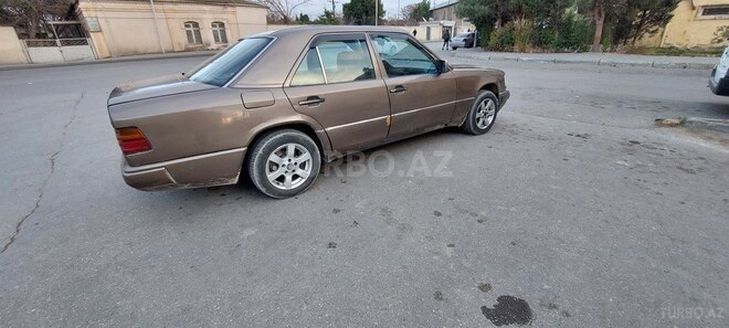 Mercedes E 250 1990, 235,000 km - 2.5 л - Bakı