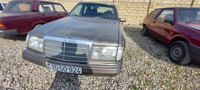 Mercedes E 250 1990, 235,000 km - 2.5 л - Bakı