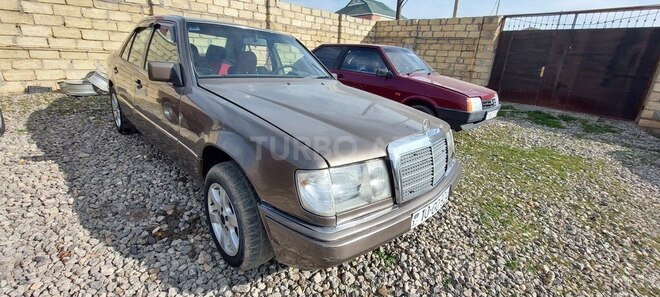 Mercedes E 250 1990, 235,000 km - 2.5 л - Bakı