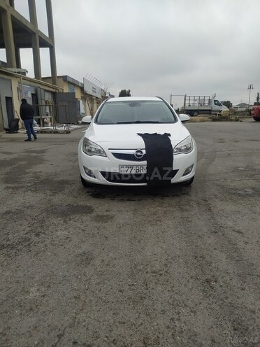 Opel Astra 2011, 137,000 km - 1.4 l - Bakı