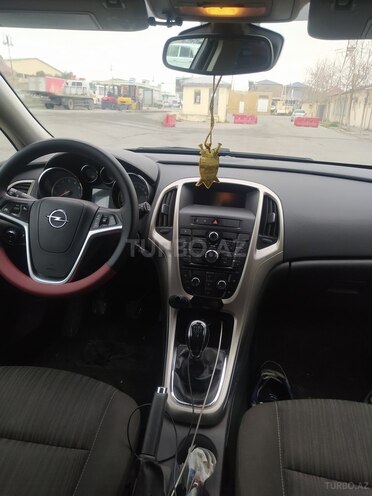 Opel Astra 2011, 137,000 km - 1.4 l - Bakı