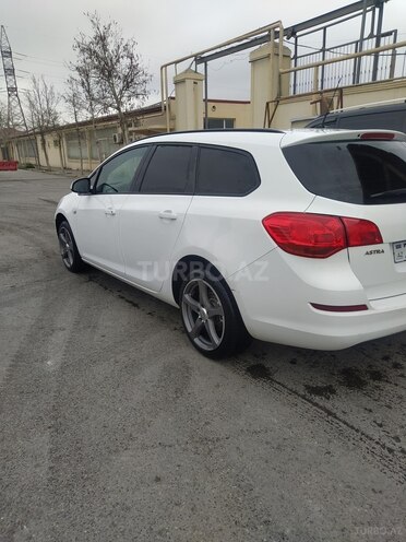 Opel Astra 2011, 137,000 km - 1.4 l - Bakı