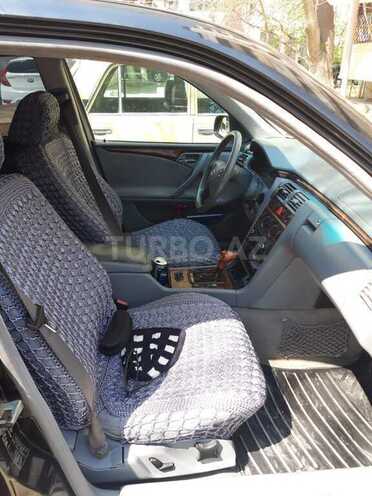 Mercedes E 220 2001, 421,100 km - 2.2 l - Bakı