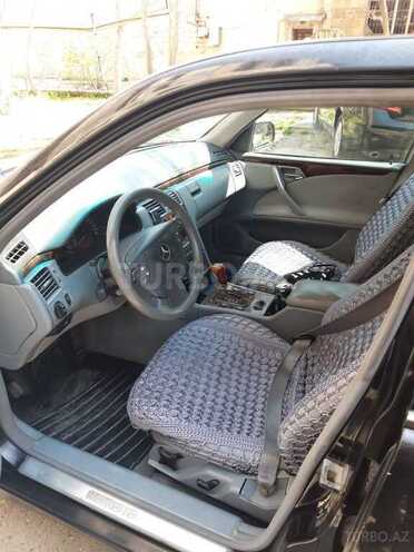 Mercedes E 220 2001, 421,100 km - 2.2 l - Bakı