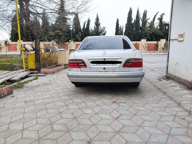 Mercedes E 200 1997, 385,000 km - 2.0 l - Ucar