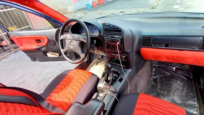 BMW 318 1992, 361,107 km - 1.8 l - Zaqatala
