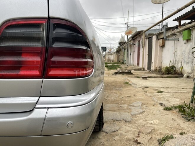 Mercedes E 220 2001, 450,680 km - 2.2 l - Bakı