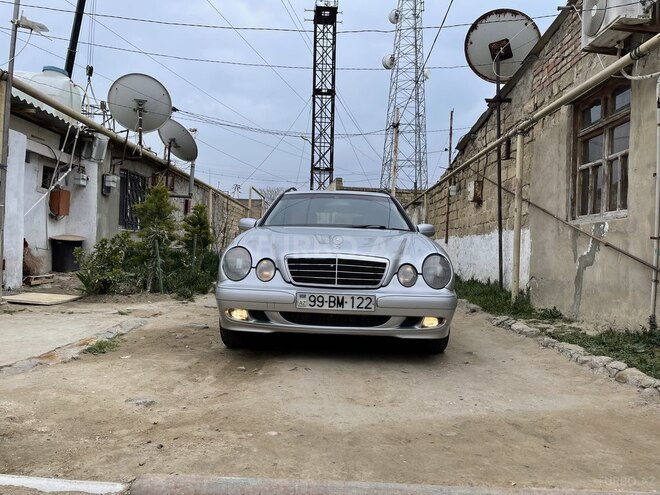 Mercedes E 220 2001, 450,680 km - 2.2 l - Bakı