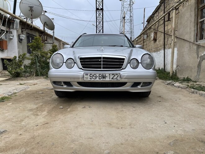 Mercedes E 220 2001, 450,680 km - 2.2 l - Bakı