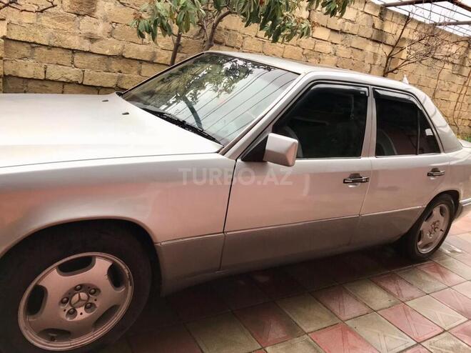 Mercedes E 220 1995, 240,000 km - 2.2 л - Bakı