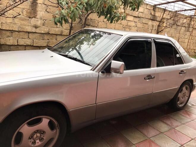 Mercedes E 220 1995, 240,000 km - 2.2 л - Bakı
