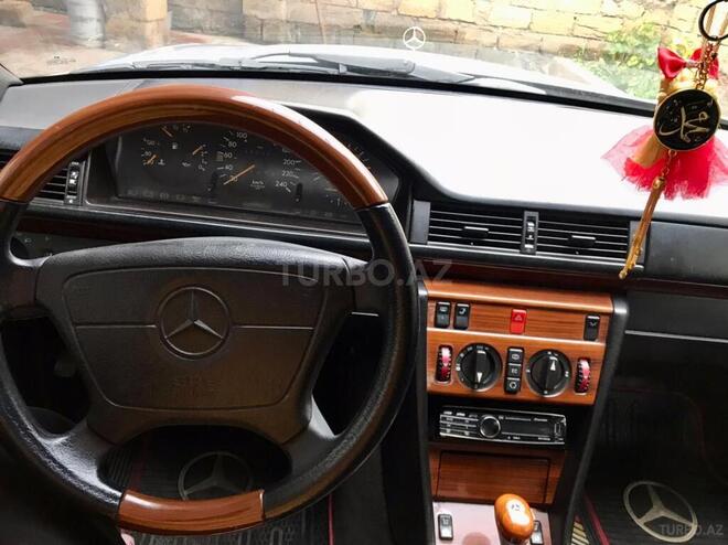 Mercedes E 220 1995, 240,000 km - 2.2 л - Bakı