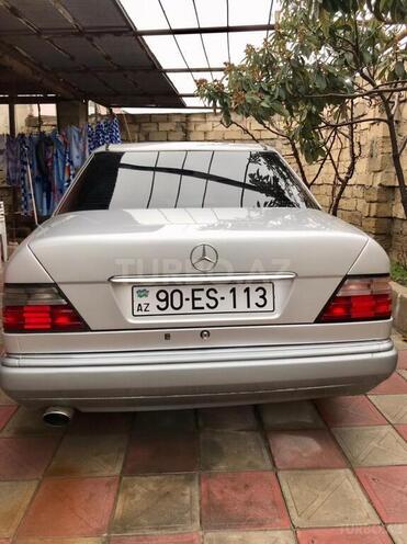 Mercedes E 220 1995, 240,000 km - 2.2 л - Bakı