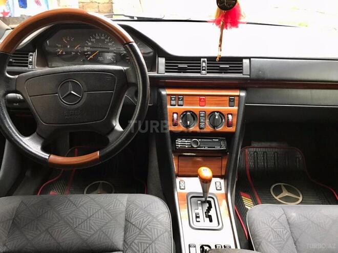 Mercedes E 220 1995, 240,000 km - 2.2 л - Bakı