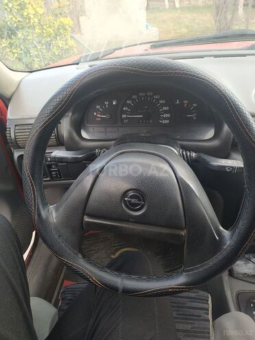 Opel Astra 1993, 200,000 km - 1.8 л - Mingəçevir