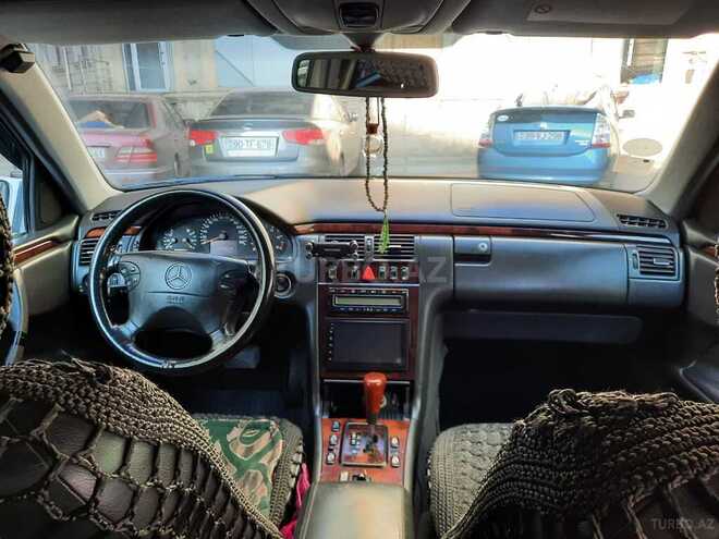 Mercedes E 220 2001, 150,000 km - 2.2 л - Bakı