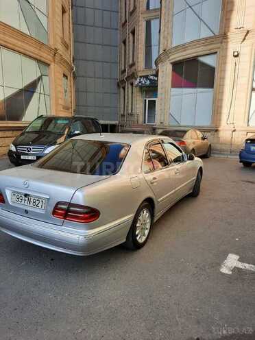 Mercedes E 220 2001, 150,000 km - 2.2 л - Bakı