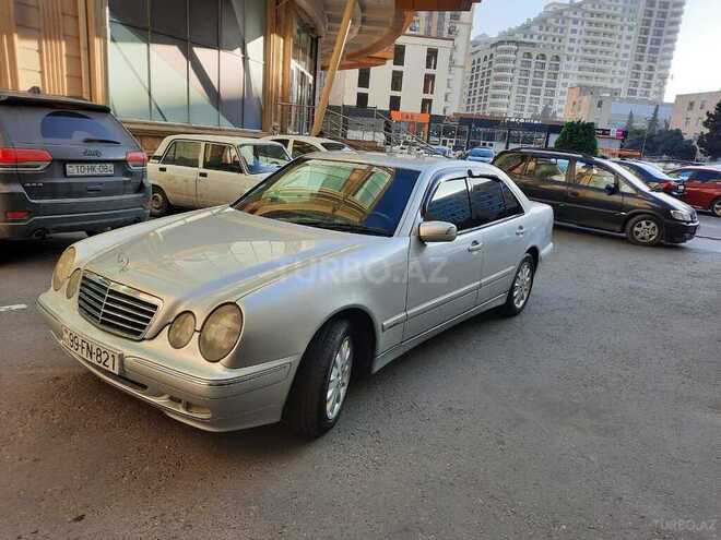 Mercedes E 220 2001, 150,000 km - 2.2 л - Bakı