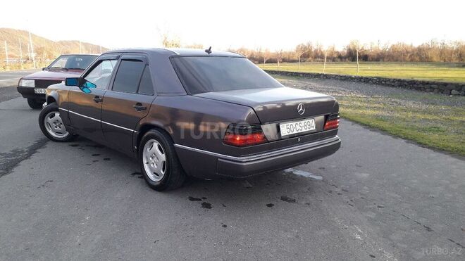 Mercedes  1989, 200,350 km - 2.0 л - Zaqatala