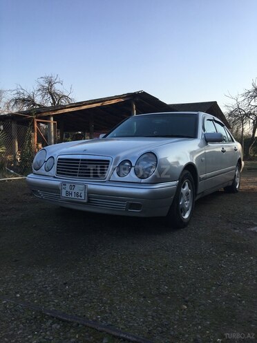 Mercedes E 300 1995, 422,000 km - 3.0 l - Astara