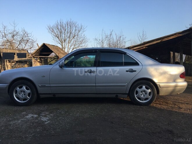 Mercedes E 300 1995, 422,000 km - 3.0 l - Astara