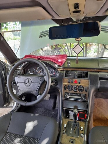 Mercedes E 300 1995, 422,000 km - 3.0 l - Astara