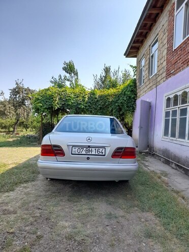 Mercedes E 300 1995, 422,000 km - 3.0 l - Astara