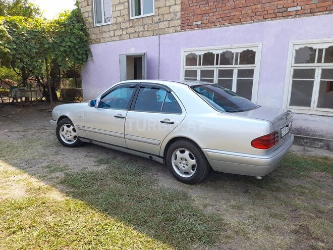 Mercedes E 300 1995, 422,000 km - 3.0 l - Astara