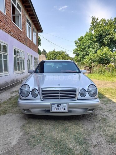 Mercedes E 300 1995, 422,000 km - 3.0 l - Astara