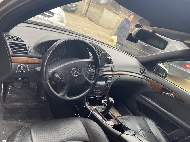Mercedes E 220 2004, 290,000 km - 2.2 л - Bakı