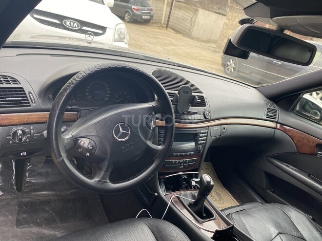 Mercedes E 220 2004, 290,000 km - 2.2 л - Bakı