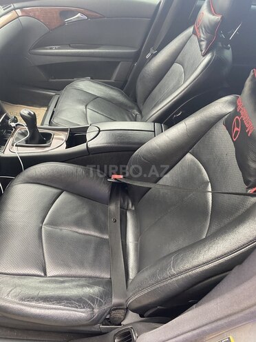 Mercedes E 220 2004, 290,000 km - 2.2 л - Bakı
