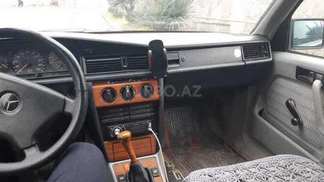 Mercedes 190 1991, 333,000 km - 2.0 l - Qax
