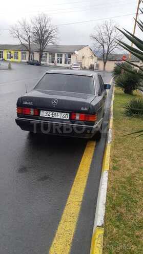 Mercedes 190 1991, 333,000 km - 2.0 l - Qax