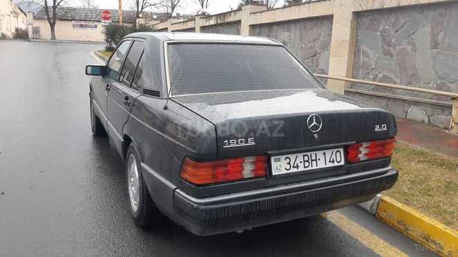 Mercedes 190 1991, 333,000 km - 2.0 l - Qax
