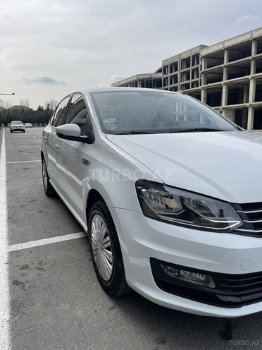 Volkswagen Polo 2018, 93,500 km - 1.6 l - Bakı