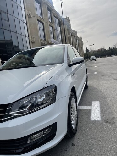 Volkswagen Polo 2018, 93,500 km - 1.6 l - Bakı