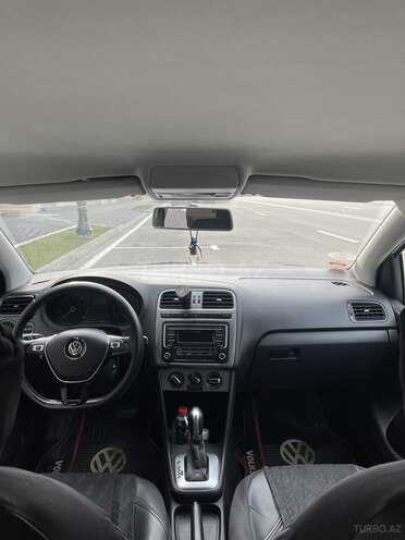 Volkswagen Polo 2018, 93,500 km - 1.6 l - Bakı