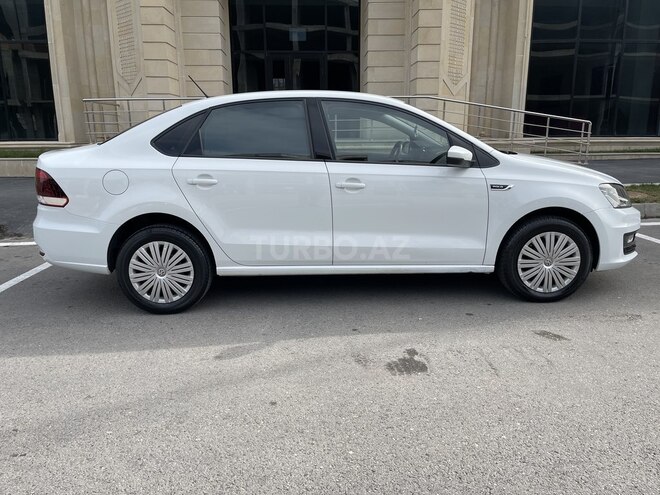 Volkswagen Polo 2018, 93,500 km - 1.6 l - Bakı