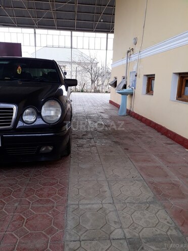 Mercedes E 200 1996, 311,100 km - 2.0 л - Tovuz