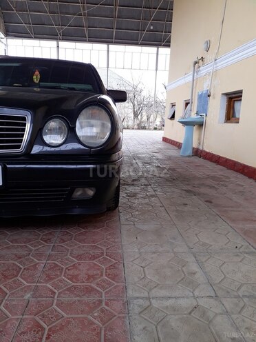 Mercedes E 200 1996, 311,100 km - 2.0 л - Tovuz