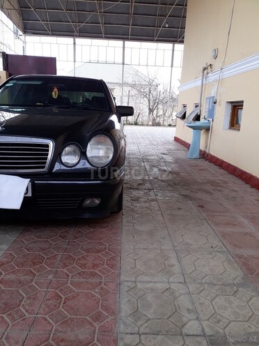 Mercedes E 200 1996, 311,100 km - 2.0 л - Tovuz