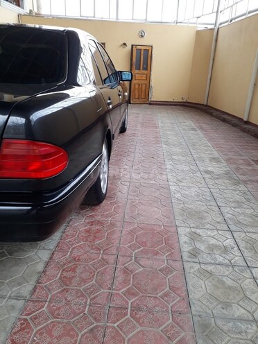 Mercedes E 200 1996, 311,100 km - 2.0 л - Tovuz