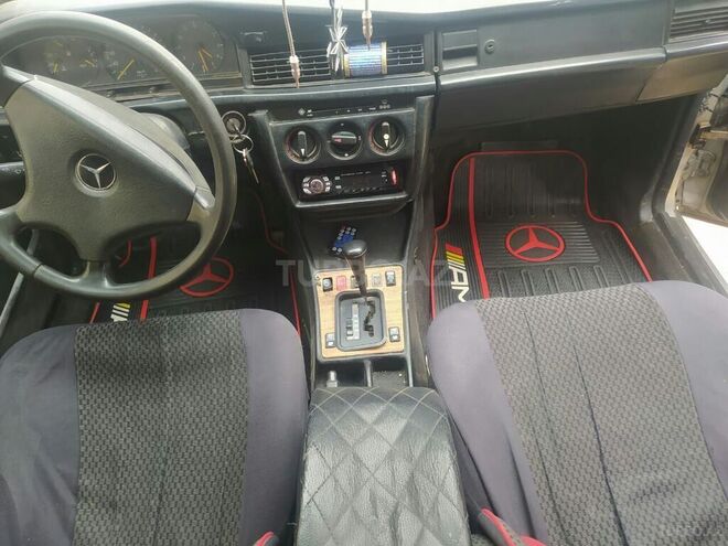 Mercedes 190 1991, 450,000 km - 1.8 l - Salyan