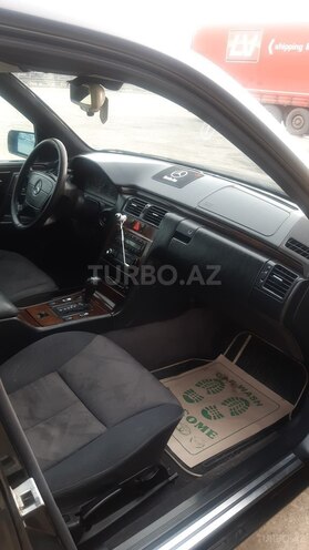 Mercedes E 320 1995, 195,000 km - 3.2 l - Bakı