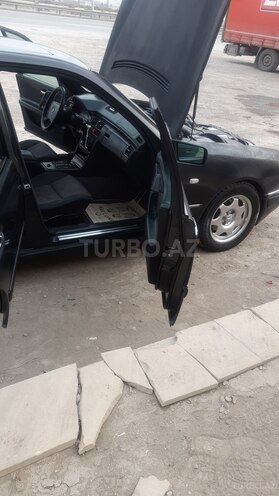 Mercedes E 320 1995, 195,000 km - 3.2 l - Bakı
