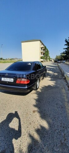 Mercedes E 270 2000, 530,000 km - 2.7 l - Saatlı