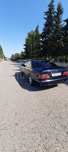 Mercedes E 270 2000, 530,000 km - 2.7 l - Saatlı