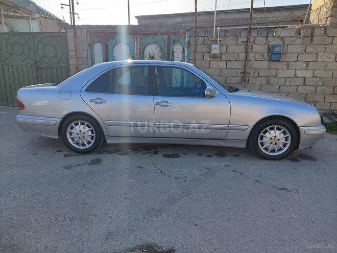 Mercedes E 220 2000, 380,000 km - 2.2 l - Bakı