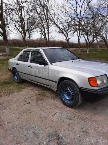 Mercedes E 230 1986, 59,865 km - 2.3 l - Salyan